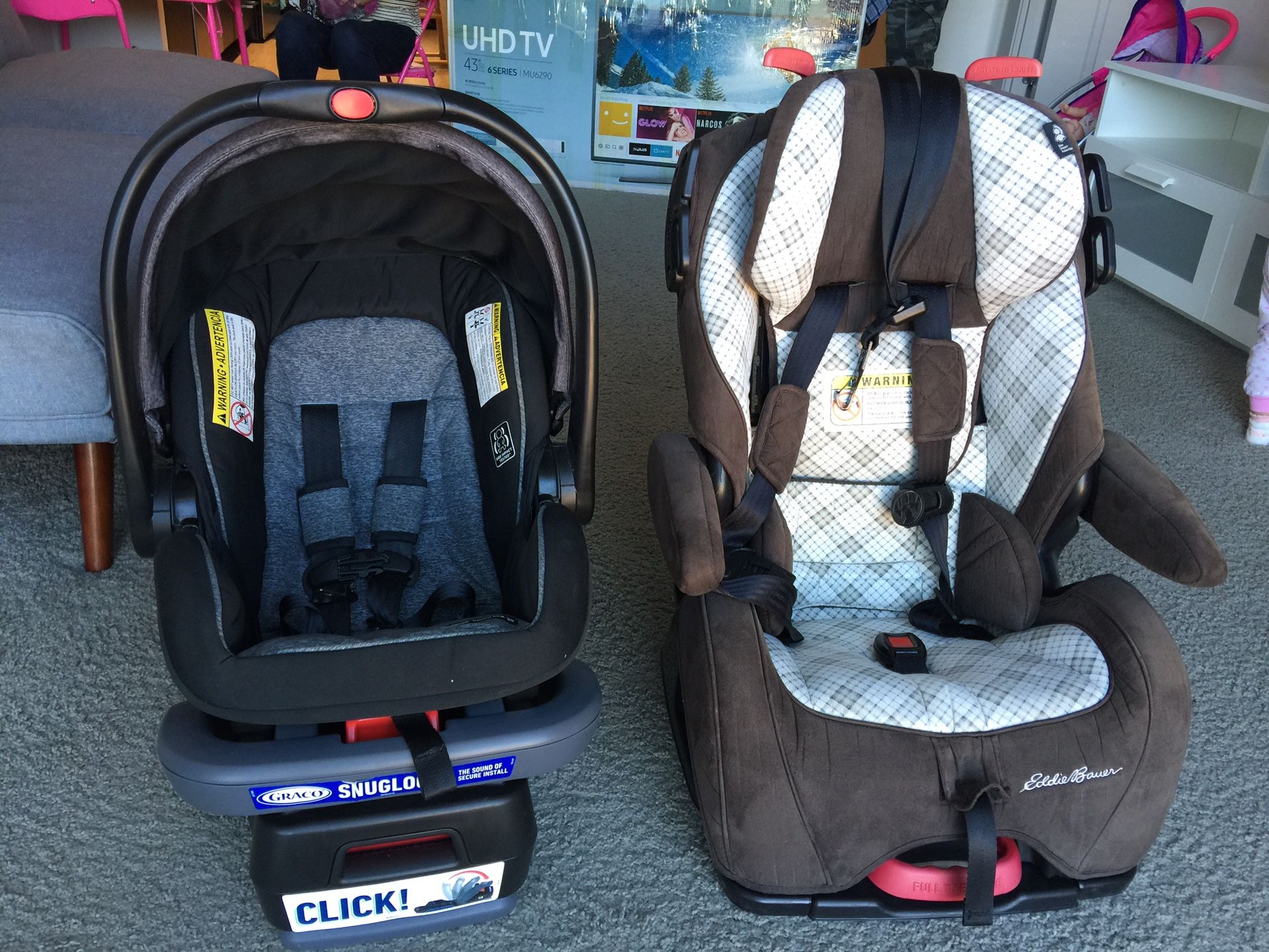 New Graco car seat. Bought it 175$ selling it 120$ Eddie Bauer car seat good condition very clean. 80$