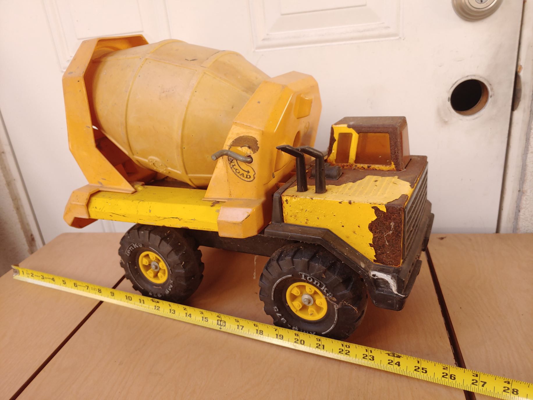 Vintage Tonka truck cement mixer 1980s 1970s era works great Rusty patina collectible man cave garage toy