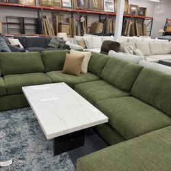 Seccionales Disponibles =/= Sectionals In Stock 