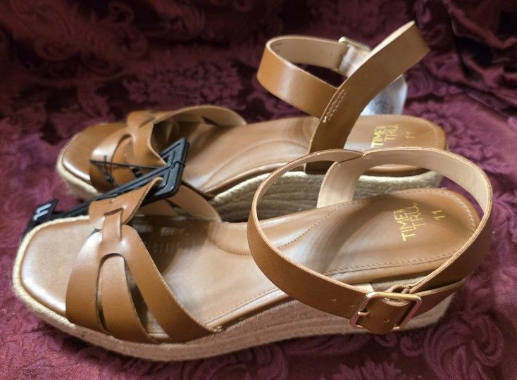 Time And Tru Womens Size 11 Wedge Sandle Buckle 3" Heel Wedge Memory Foam