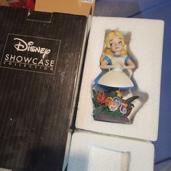 Disney Showcase Alice In Wonderland