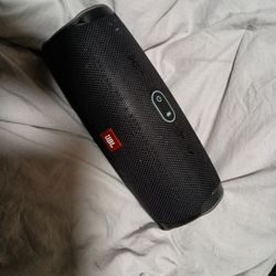 JBL Charge 4
