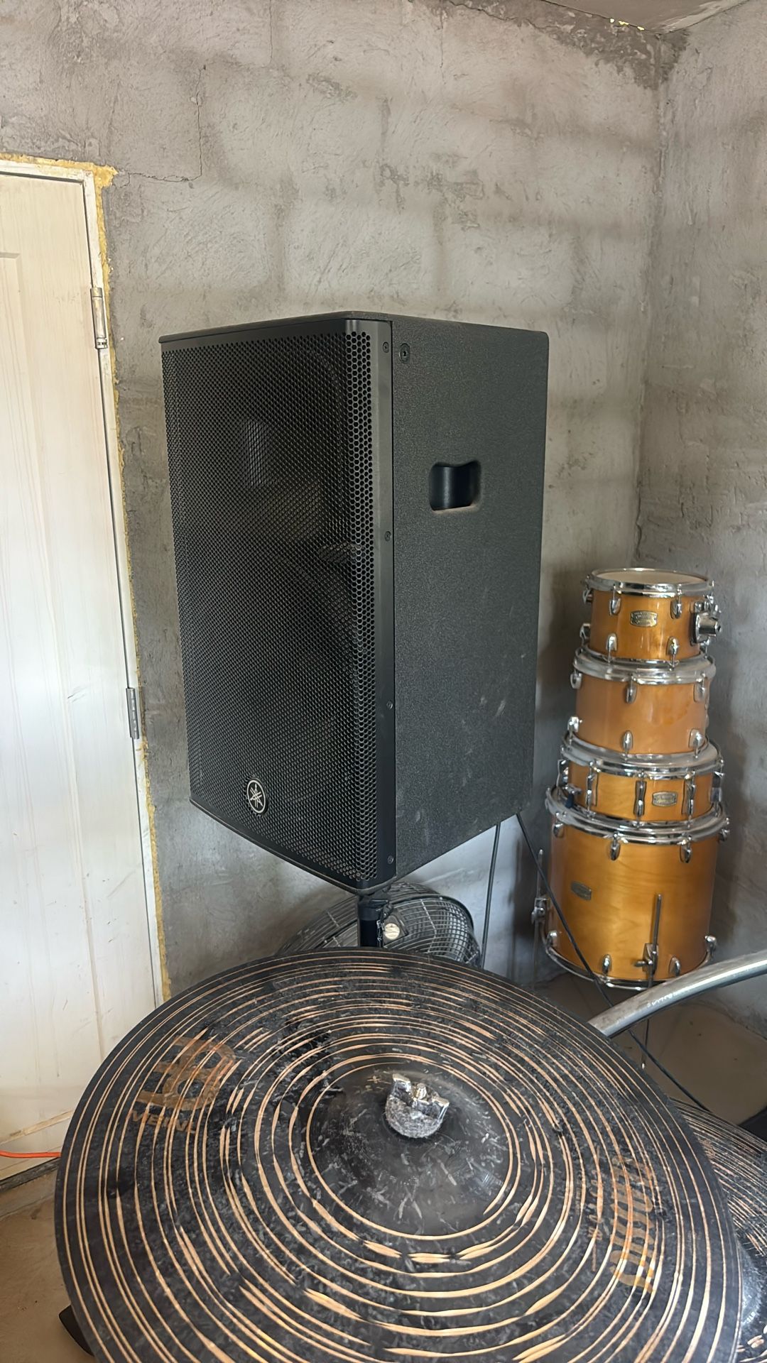 2 Yamaha DHR15 Pa Speakers