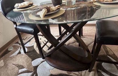Circle Dinning Room  Table/ Temperate Glass  (Good Condition) PICKED UP (Read Description