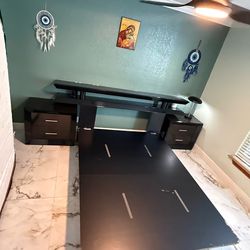 Queen Black Bedroom Set with the Lamp