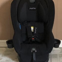 PRACTICALLY NEW NUNA RAVA CONVERTIBLE CAR SEAT  WITH EXTRA SET OF COVER PADS !!!!!