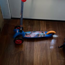 Toddlers Hot Wheels Scooter 