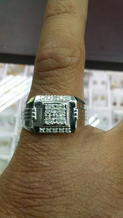 10k White Gold Diamond Ring