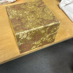 Fancy Gift Box Magnetic Closure With Orange Insert