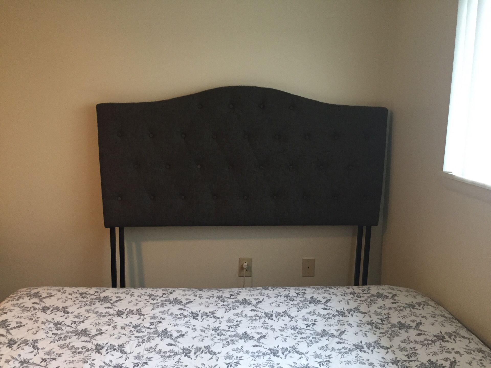 Tufted headboard & metal frame