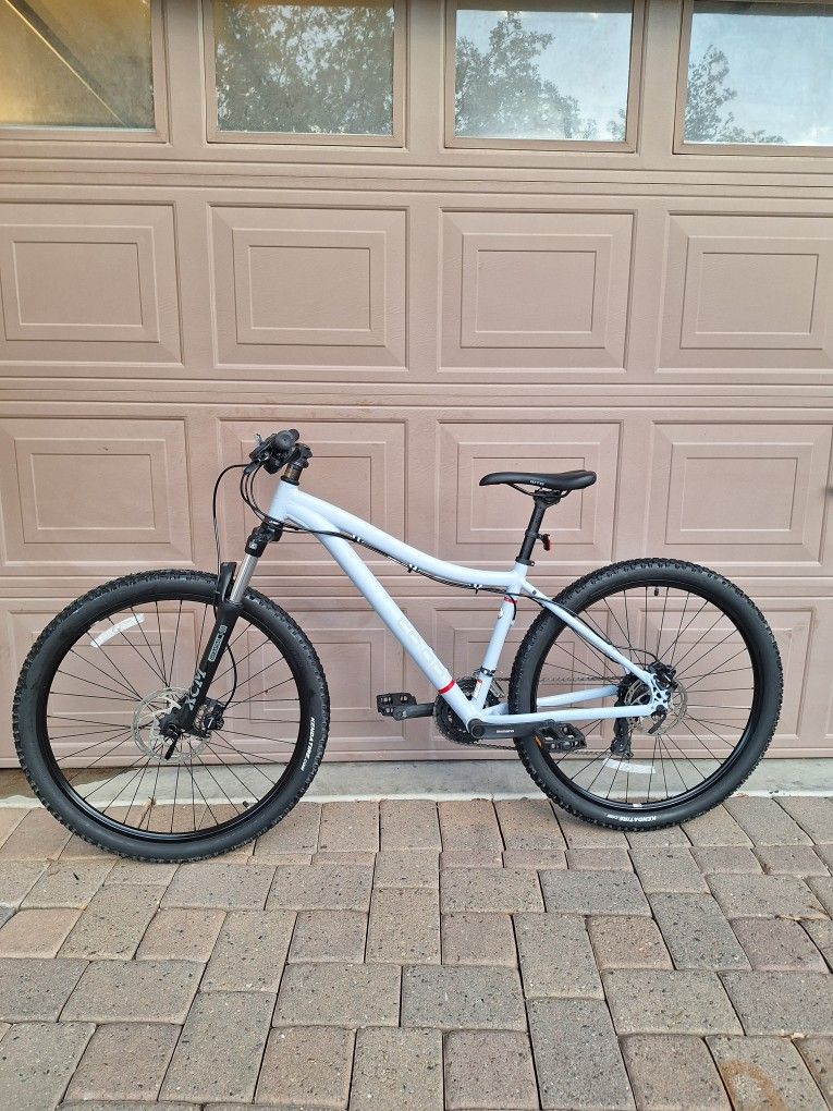 CO_OP DIRT 1.1 MOUNTAIN BIKE 27.5 INCH LIKE NEW ( CHECK MY OTHER BIKES)
