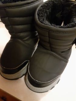 Boy snow boots