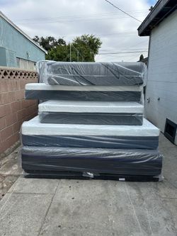 Full Size Mattress Pillow Top 12" new Mattress in a plastic