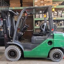 2015 Toyota 8FGU25 5,000 lb PNEUMATIC FORKLIFT ONLY 5800hrs LPG or Gasoline