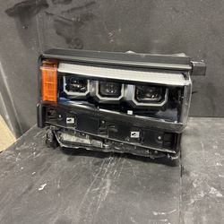 Headlight (R) Toyota Land Cruiser 2025