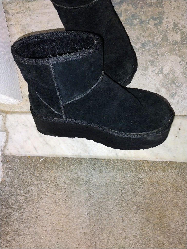 Ladies Size 8 UGG Suede Pickup Only Cash 
