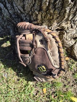 Wilson Softball  Firstbasemans Glove  ( See Pics) LOCATED IN GLENDORA.  CHECK OUT MY PAGE FOR OTHER BASEBALL/SOFTBALL EQUIPMENT