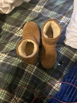 Mini SHORT Ugg Boost Sz 7$25