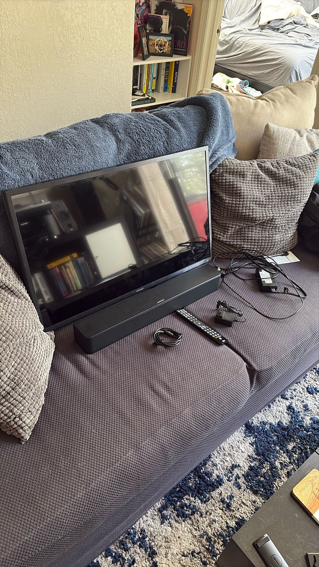 COMBO soundbar and TV