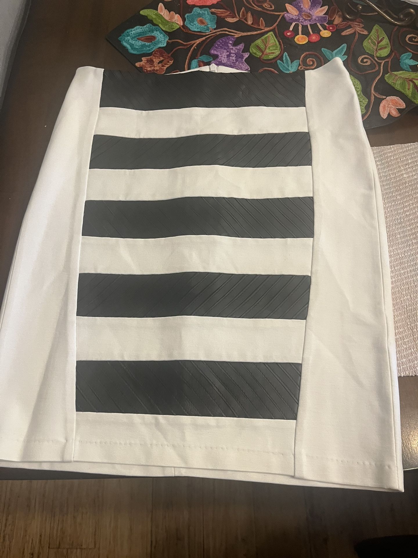 XL White Skirt With Black Leather Stripes
