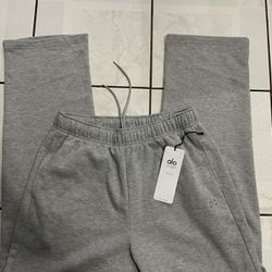 ALO YOGA SWEATPANTS (large) for Sale in Los Angeles, CA