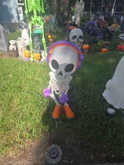 Dancing ghosts and dancing skeleton Halloween brand new already assembled