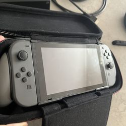 Nintendo Switch + 2 Pairs Of Joy cons 