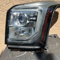 2015 Yukon Drivers Side Headlight 