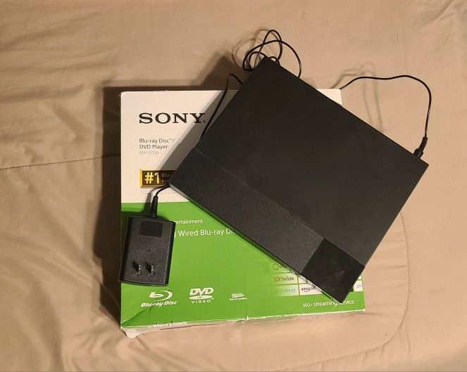 Sony BDP-S1700 Blu-ray Disc Player w HDMI Cable
