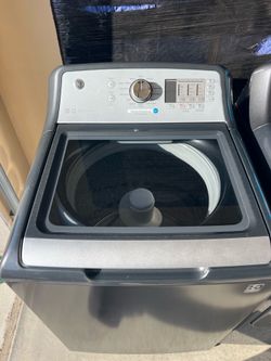 GE High Capacity Washer & Gas Dryer Set - Priced to Sell!