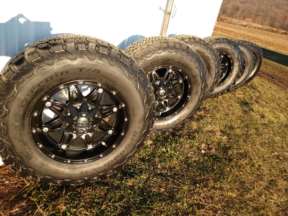 6 Fuel hostage 17 inch rims and bf Goodrich k02 tires size 285/ 70 17