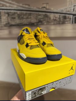 Jordan 4 Lightnings size 10