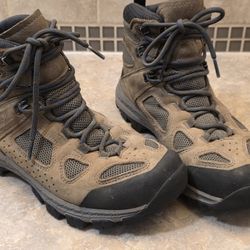 Vasque Men's Size 8.5 Hiking boot 