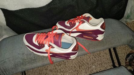 Women's Nike Air Max ( SIZE 5Y )