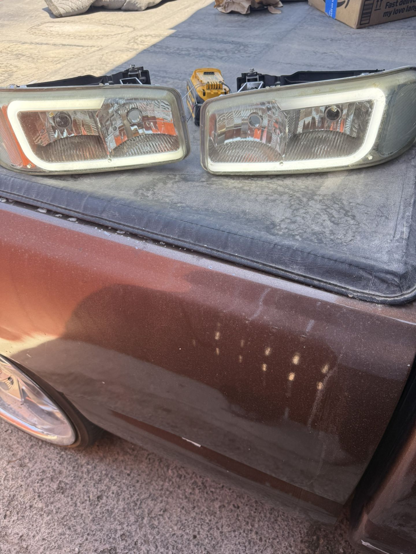 GMC/ Yukon Headlights 99-06
