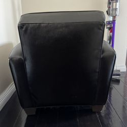 Single Leather Couch Used Need To Be Clean With  Leather 