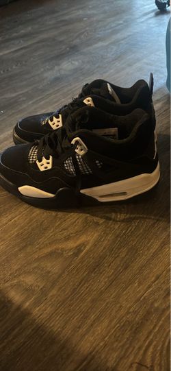 Jordan 4s thunder
