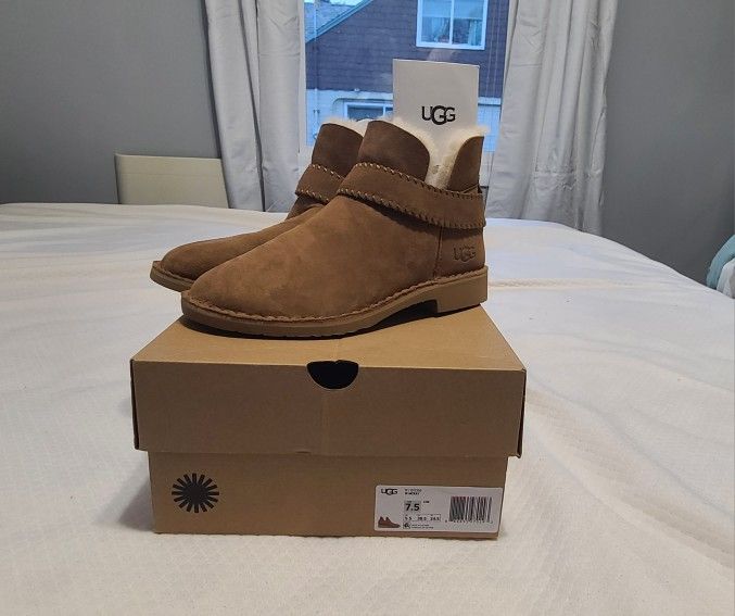 UGG Women's 7.5 MCKAY New