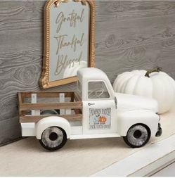 Decorative Metal Pumpkin Patch Truck