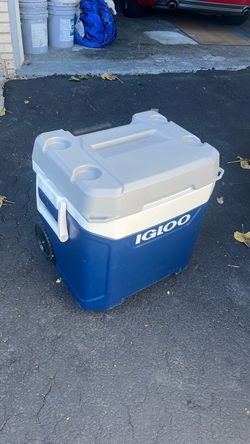 Igloo Rolling Cooler with Wheels – Good Condition