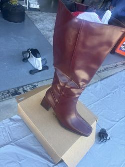 Burgundy women boots