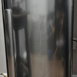 LG 6.0 cu. ft. Single Door Refrigerator with Inverter Compressor and Pocket Handle in Platinum Silver