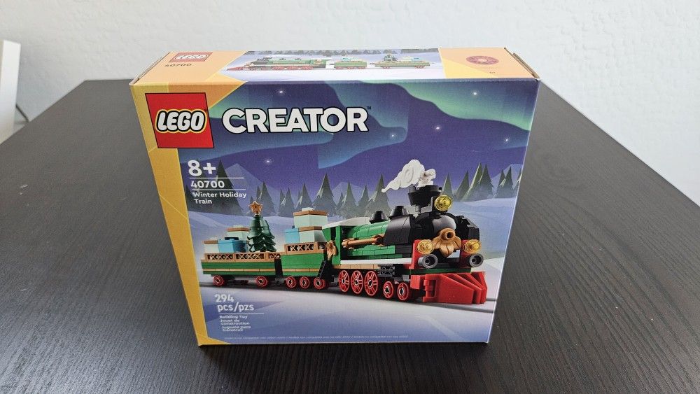 Winter Holiday Train 40700