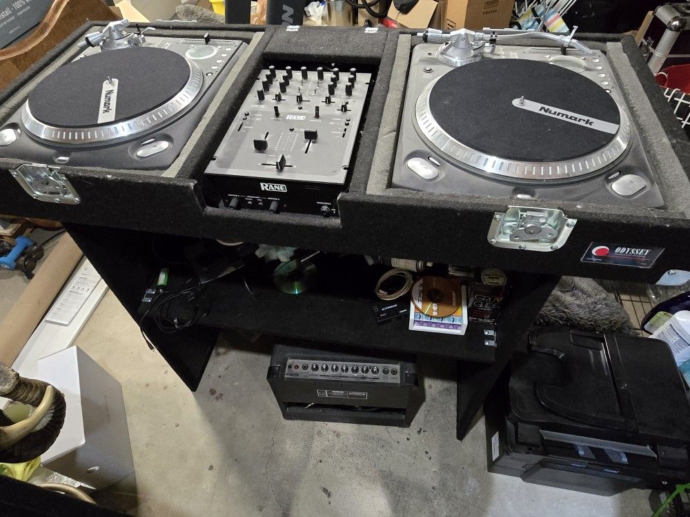 Numark Turn Table Set