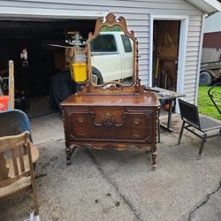 Dresser With Mirror