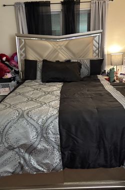 Moving  Sale!!! Queen Bedroom Set
