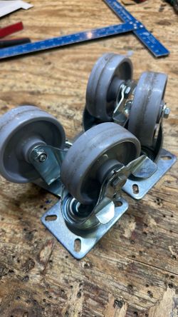 4 casters wheels