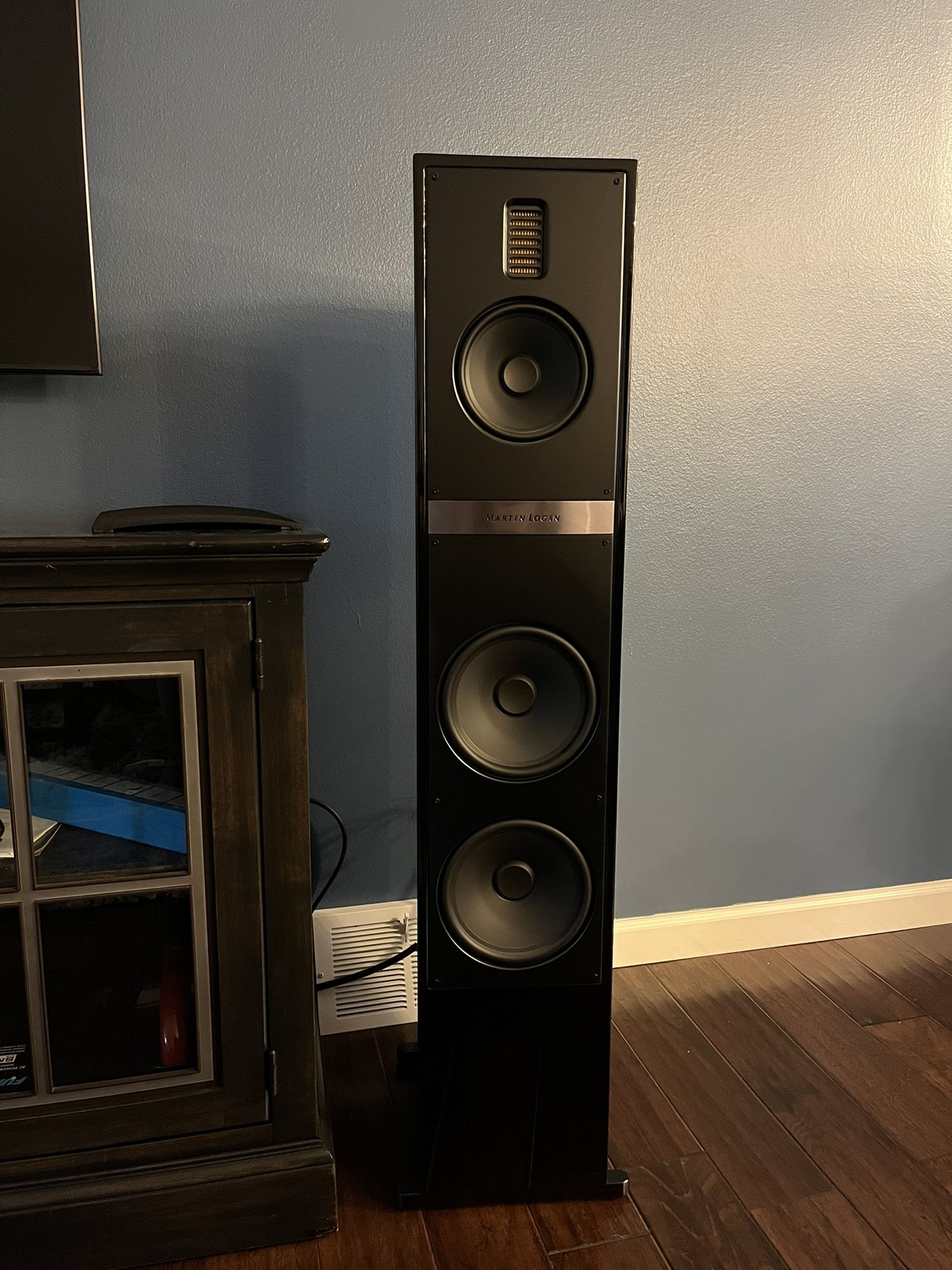 Martin Logan Motion 60xti Mint Condition (priced per pair)