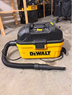 DEWALT 4 Gal. 5.0 HP Wet/Dry Vacuum