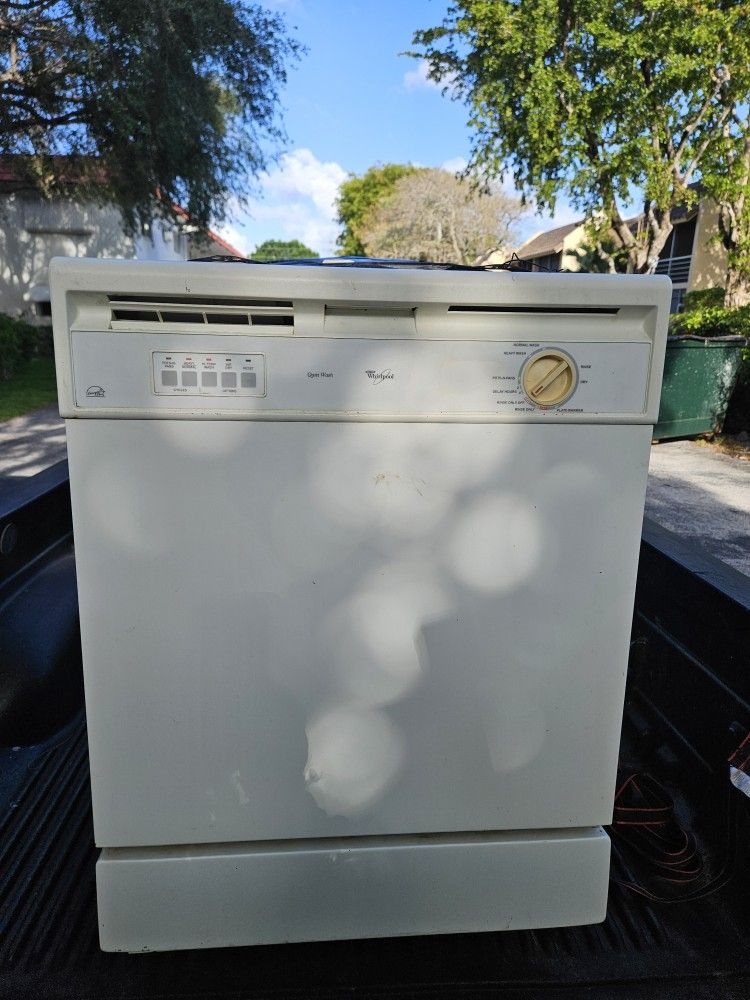 Dishwasher Whirlpool Beige Used